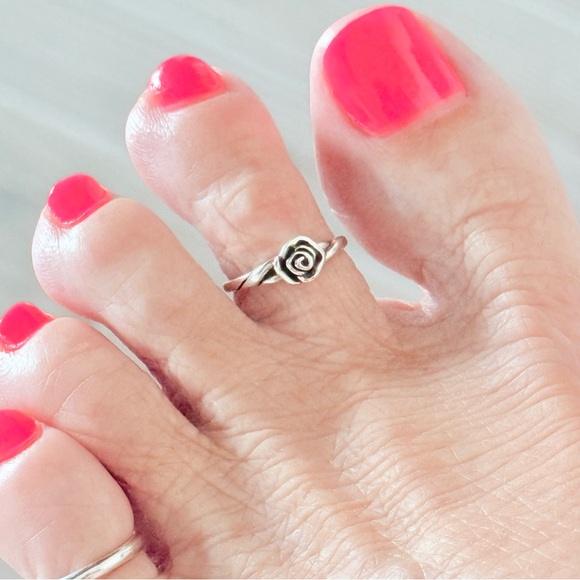 Sterling Silver Rose Toe Ring, Silver Rings, Flower Ring, Love Roses, Flowers - Picture 8 of 13